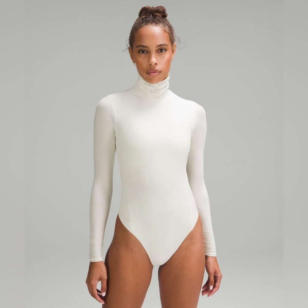 Lululemon wundermost ultra-soft nulu turtleneck bodysuit  Size M
